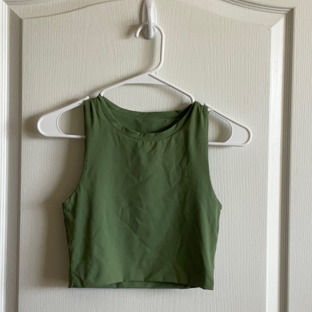 Green vitality crop top